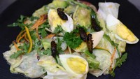 Jangkrik dan serangga lainnya telah lama dinikmati sebagai makanan kaki lima di Asia Tenggara, namun tidak di Singapura karena impor makanan dibatasi secara ketat demi tujuan keamanan dan kebersihan.