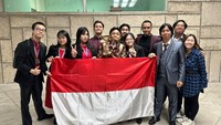 Dalam kategori individu, penghargaan Top Ten EFL Best Speaker diraih oleh Carlsson Khovis, siswa SMAS Sutomo 1 Medan. Sebagai tim, Indonesia mendapatkan penghargaan Honorable Mention (Octofinalist) dan Best EFL Team. Capaian ini menunjukkan peningkatan tim debat Indonesia dibandingkan tahun sebelumnya yang mendapatkan Honorable Mention (Partial Double Octofinalist). Foto: (Dokumentasi Kemendikbud)