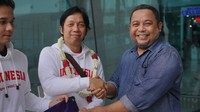 Selama jalannya ajang WSDC, para siswa didampingi oleh Tim Pembina. Mereka adalah Rachmat Nurcahyo (Universitas Negeri Yogyakarta) sebagai manajer tim dan Tengku Omar Azfar Haqqani (Columbia University) sebagai coach. Indonesia juga mengirimkan juri dalam kompetisi ini, yakni Muhammad Batara Mulya (Universitas Bina Nusantara). Foto: (Dokumentasi Kemendikbud)