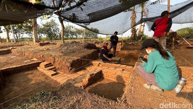 Temuan struktur sisa pilar dalam ekskavasi Candi Bhre Kahuripan