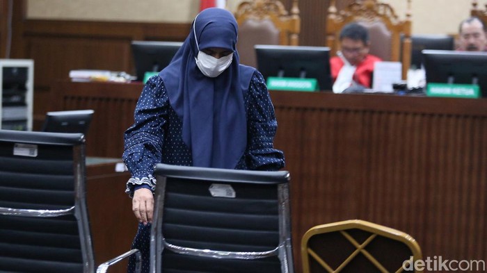 Terbukti Korupsi Proyek Tol MBZ, Sofiah Balfas Divonis 4 Tahun Penjara Sofiah Balfas jalani sidang vonis kasus korupsi pembangunan Jalan Tol Sheikh Mohammed bin Zayed (MBZ). Ia dijatuhi vonis 4 tahun penjara.