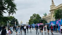 Suasana sekitar Champs Elysees.