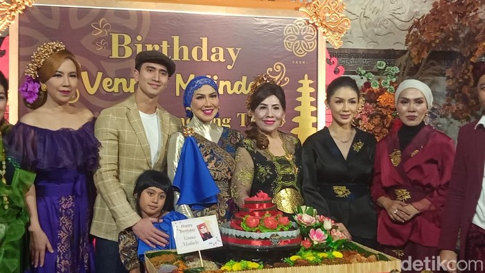 Venna Melinda ulang tahun.