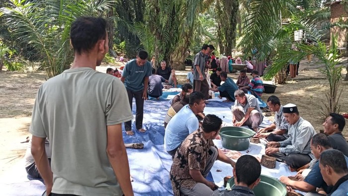 Warga di Desa Surau Munai potong sapi jelang peresmian jembatan