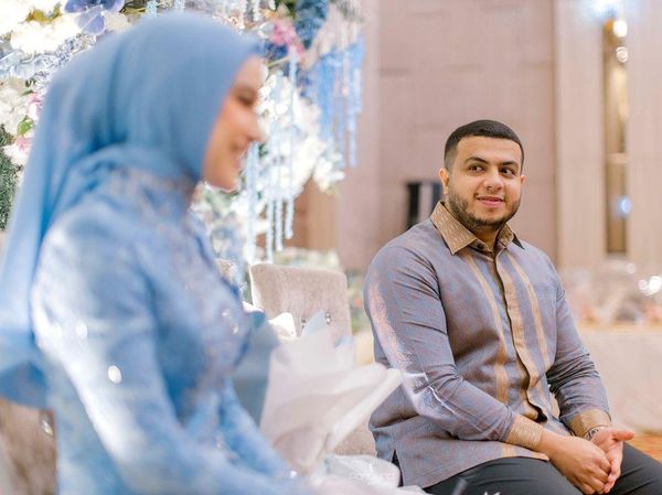 7 Foto Pertunangan Yislam Kakak Fadil Jaidi, Sosok Calon Istrinya Curi Atensi