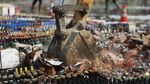 Aksi Eskavator Musnahkan Ribuan Botol Miras Ilegal