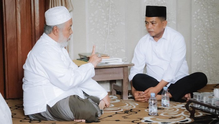 Andra Soni (peci hitam)-(Aris/detikcom)