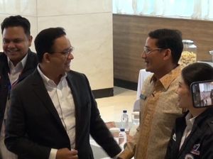 Anies-Sandiaga Saling Lempar Senyum hingga Rangkulan di Mukernas Perindo