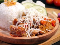 Bikin Ketagihan! 7 Ayam Geprek di Jogja yang Selalu Ramai Pembeli