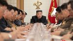 Bahas Banjir, Kim Jong Un Gelar Rapat Darurat di Kereta
