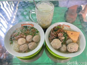 Bakso Bondan Solo: Kenikmatan Bakso Topping Daging Suwir yang Ramai di Blok M