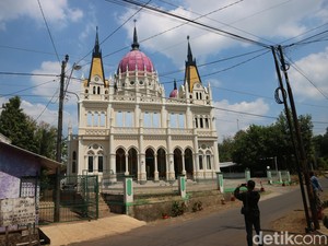 Bukan Gereja, Bangunan Megah Bergaya Eropa Ini Masjid Baiturrohman Pati