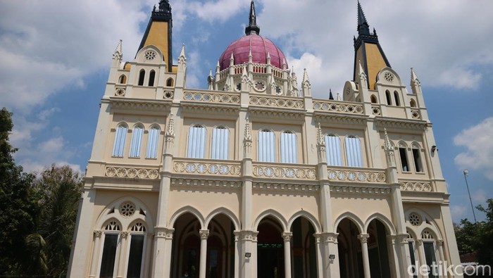 Bangunan Masjid Baiturrohman yang bergaya Eropa di Desa Soneyan, Kecamatan Margoyoso, Kabupaten Pati, Rabu (31/7/2024).