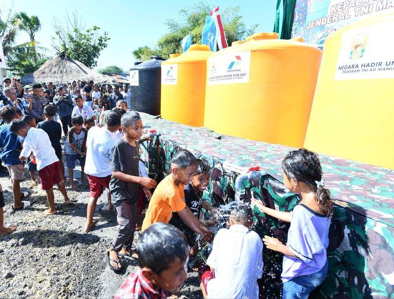 Bantuan Pertamina dan TNI AD untuk Warga Kupang