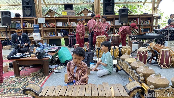 Belajar kearifan lokal di Bumi Karuhun, Kadudampit, Kabupaten Sukabumi.
