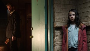 Publik dibuat jatuh hati dengan akting Dafne Keen kala tampil bersama Hugh Jackman di Logan. Dok. 20th Century Fox