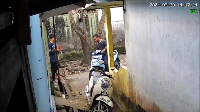 Dua spesialis curanmor di Lubuklinggau terekam CCTV saat beraksi