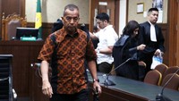 Emirsyah Satar divonis 5 tahun penjara dan denda Rp 500 juta dalam kasus pengadaan pesawat CRJ-1000 dan ATR 72-600.