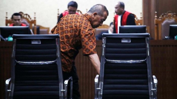 Ekspresi Emirsyah Satar Usai Divonis 5 Tahun Penjara Mantan Direktur Utama PT Garuda Indonesia Emirsyah Satar divonis hukuman penjara di Pengadilan Tipiko, Jakarta, Rabu (31/7/2024). Hakim menyatakan Emirsyah terbukti bersalah melakukan korupsi terkait pengadaan Sub 100 seater pesawat CRJ-1000 dan ATR 72-600.