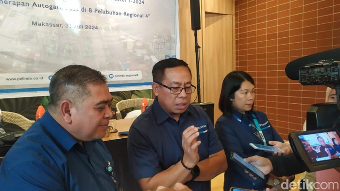 Executive Director 4 Pelindo Regional 4, Abdul Azis (tengah) memaparkan kinerja Pelindo Regional 4 pada semester I 2024.
