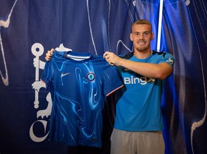 Jorgensen Datang, Stok Kiper Chelsea Menumpuk!