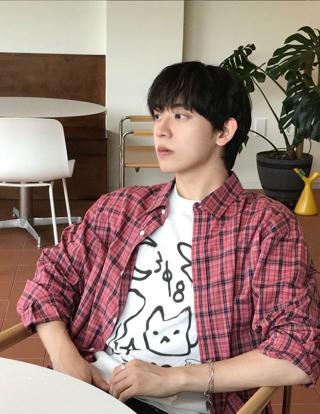 Pria yang memiliki akun Instagram @horang.wave dengan 1,1 juta pengikut ini merupakan alumni Korea Advanced Institute of Science and Technology (KAIST), salah satu kampus kenamaan di Negeri Ginseng. Foto: Instagram/@horang.wave