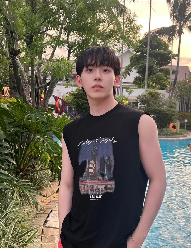 Dia dikenal sangat pintar karena memiliki IQ  151. Saat lulus dari KAIST pada pertengan Februasi 2024, ia meraih gelar sarjana dengan predikat terhormat. Foto: Instagram/@horang.wave