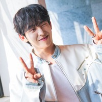 Gemilang di dunia pendidikan, namanya juga bersinar di bidang modeling. Wajahnya beberapa kali menghiasi iklan dan majalah gaya hidup. Foto: Instagram/@horang.wave