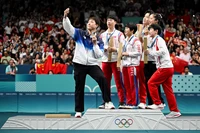 Foto Selfie Atlet Korsel-Korut di Olimpiade Paris 2024