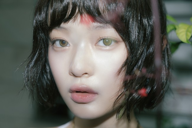 Sejumlah idol KPop terlihat memakai wig bob seperti yang dipopulerkan Hanni NewJeans. Sebut saja Nana After School, Yeri Red Velvet, dan Dayoung Cosmic Girls. Foto: Instagram