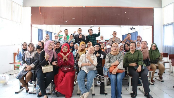 Kapolsek Menteng Kompol Bayu Marfiando mengajak orang tua melek teknologi untuk mencegah dampak negatif gadget pada anak.
