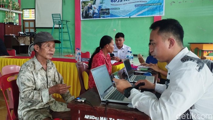 Kek Ato saat mendatangi BPJS Keliling untuk mendaftar kepesertaan JKN