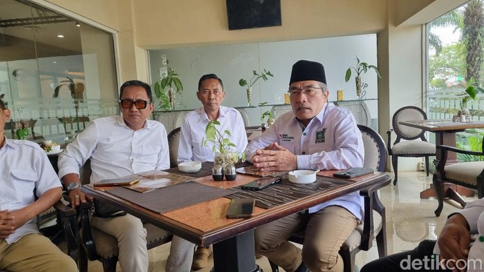 Ketua DPC PKB Bantul, Abdul Halim Muslih (kanan), Rabu (31/7/2024).