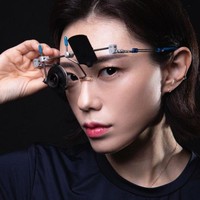 Pesonanya semakin bikin kagum karena Kim Ye Ji menggunakan kacamata  yang unik. Kacamata tersebut bahkan memperlihatkan logo Olimpiade Paris 2024. Foto: Dok. Naver