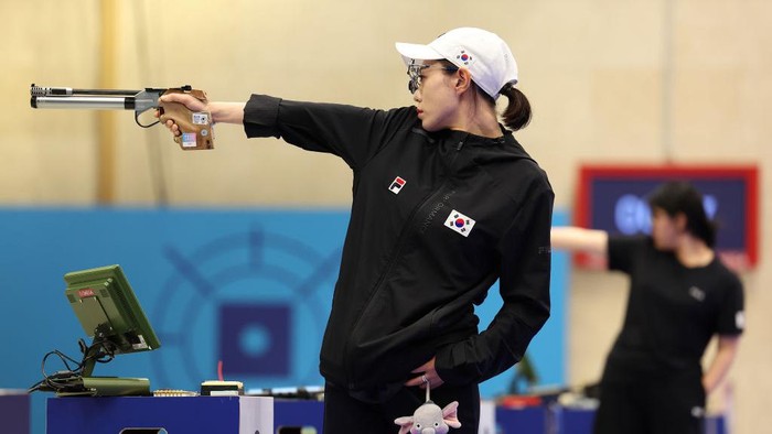 CHATEAUROUX, FRANCE - JULY 28: Kim Yeji of Team Republic of Korea shoots during the Womens 10m Air Pistol Final on day two of the Olympic Games Paris 2024 at Chateauroux Shooting Centre on July 28, 2024 in Chateauroux, France. (Photo by Charles McQuillan/Getty Images)