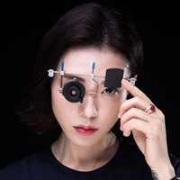 Begini posenya yang bikin netizen semakin jatuh cinta. Foto: Dok. Naver