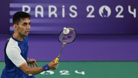 Pukulan Jojo yang membentur net dua kali beruntun membawa Sen unggul jauh 17-9. Jojo mendapat poin ke-10 usai pukulan Sen gantian membentur net, namun Sen segera kembali menjauh 18-10. 