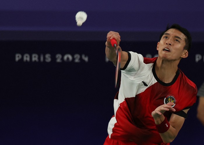Paris 2024 Olympics - Badminton - Mens Singles Group play stage - Porte de La Chapelle Arena, Paris, France - July 31, 2024. Jonatan Christie of Indonesia in action during the Group L match against Lakshya Sen of India. REUTERS/Hamad I Mohammed