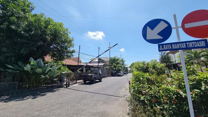 Lokasi sekolah Petra di Jalan Manyar yang sedang berstigang dengan pengurus RW setempat soal iuran keamanan.
