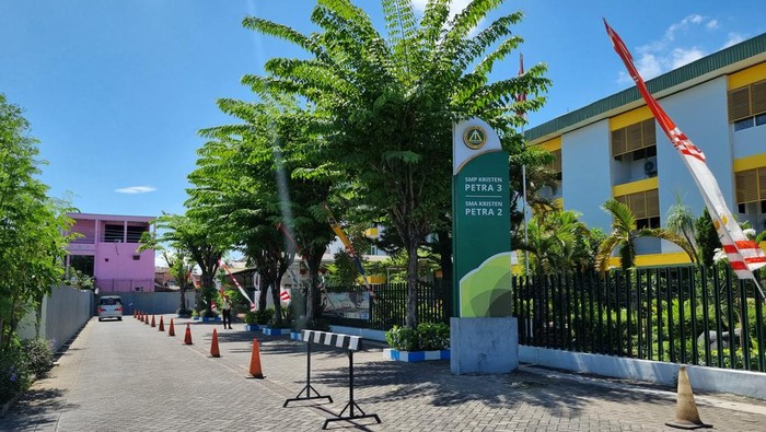 Lokasi sekolah Petra di Jalan Manyar yang sedang berstigang dengan pengurus RW setempat soal iuran keamanan.