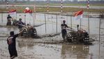 Unik! Ada Lomba Balap Traktor di Indramayu