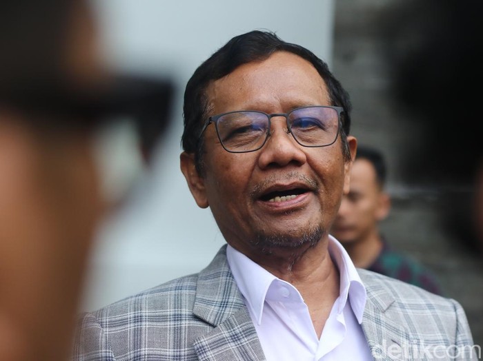 Eks Menkopolhukam Mahfud Md usai menjadi pembicara di UGM, Rabu (31/7/2024).