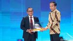 Momen Jokowi Dinobatkan Jadi Bapak Konstruksi Indonesia