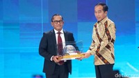 Penobatan dilakukan dalam acara Refleksi & Catatan 10 Tahun Pemerintahan Jokowi di Bidang Konstruksi, Infrastruktur, dan Investasi.  
