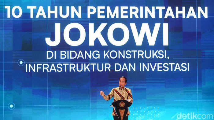 Gabungan Pengusaha Konstruksi Indonesia menobatkan Presiden Joko Widodo menjadi Bapak Konstruksi Indonesia. Penobatan dilakukan di di Menara Bank Mega, Jakarta, Rabu (31/7/2024).