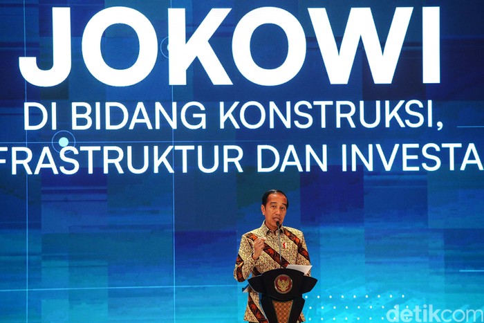 Gabungan Pengusaha Konstruksi Indonesia menobatkan Presiden Joko Widodo menjadi Bapak Konstruksi Indonesia. Penobatan dilakukan di di Menara Bank Mega, Jakarta, Rabu (31/7/2024).