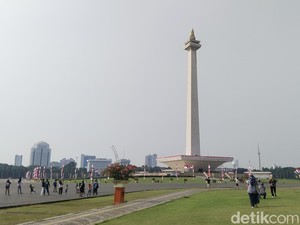 Persiapan Acara HUT Ke-79 TNI, Pelataran Puncak dan Cawan Monas Ditutup