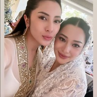 Acara tersebut tampak dihadiri sejumlah rekan dan keluarga Nikita dan Indra. Diperkirakan Nikita akan melahirkan anak keduanya pada bulan Desember tahun ini. Foto: Instagram/@nikitawillyofficial94