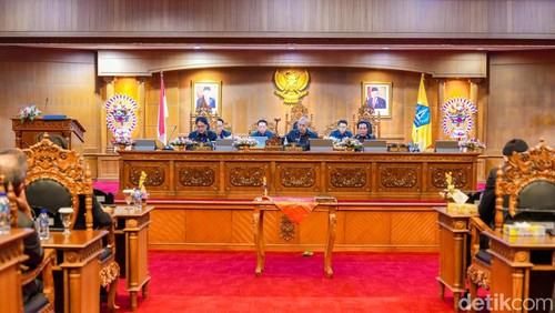 Rapat paripurna penetapan Raperda Perubahan APBD 2024 di Ruang Rapat Utama Gosana, Kantor DPRD Badung, Rabu (31/7/2024).