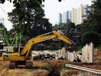 Potret Terkini Proyek Pelebaran Sungai Ciliwung di Rawajati